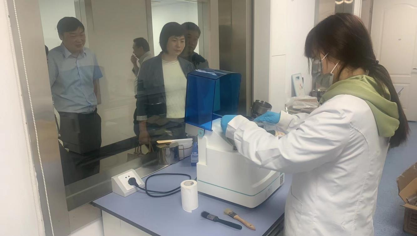 咸寧高新區(qū)領(lǐng)導(dǎo)深入調(diào)研，助推食品飲料產(chǎn)業(yè)檢驗(yàn)檢測(cè)服務(wù)升級(jí)